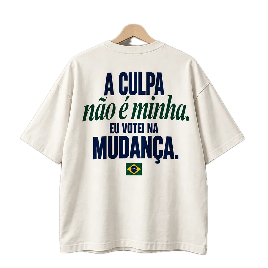 Camiseta branca, frase nas costas